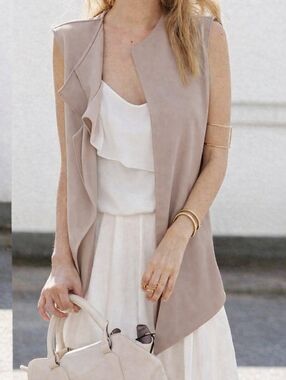 White House Black Market Drapey Asymmetrical Vest in Aspen Size 10